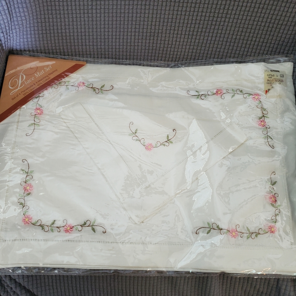 NWT Placemat & Napkin Set, 50% Linen/ 45% Cotton by Jabara